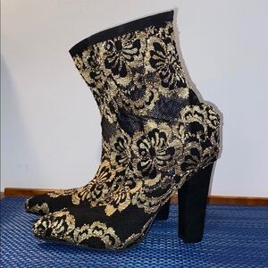 Bamboo brand sock lace booties, black and gold, sz. 7.5- NWOT